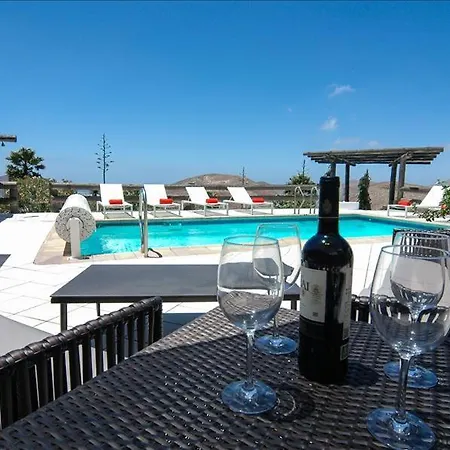 Sleeps 10 With Pool And Air Con فيلة Nazaret