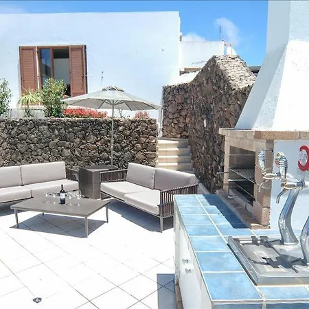 فيلة Sleeps 10 With Pool And Air Con Nazaret