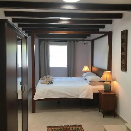 Sleeps 10 With Pool And Air Con Nazaret