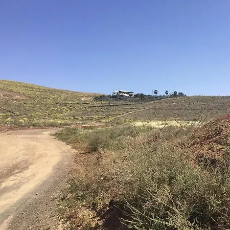 Sleeps 10 With Pool And Air Con Nazaret