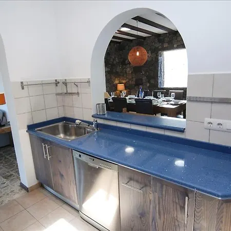 Sleeps 10 With Pool And Air Con *