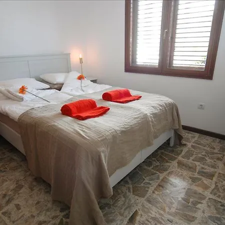 Sleeps 10 With Pool And Air Con فيلة *