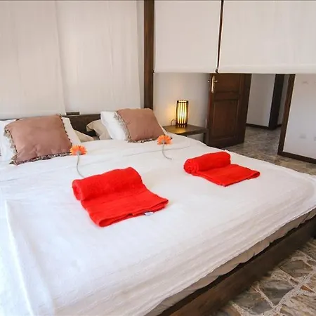 Sleeps 10 With Pool And Air Con * Nazaret