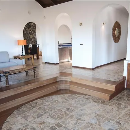 Sleeps 10 With Pool And Air Con فيلة
