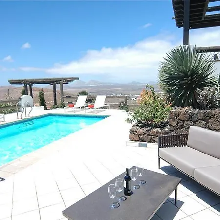 Villa Sleeps 10 With Pool And Air Con Nazaret