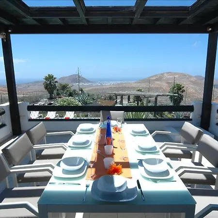 Sleeps 10 With Pool And Air Con Villa *