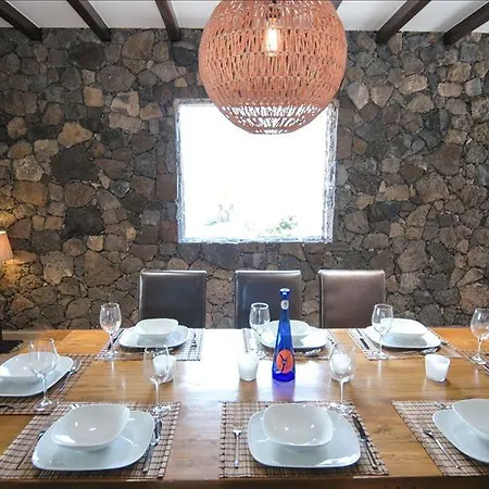 Villa Sleeps 10 With Pool And Air Con Nazaret
