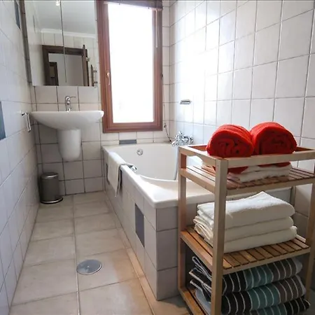 Sleeps 10 With Pool And Air Con Villa *