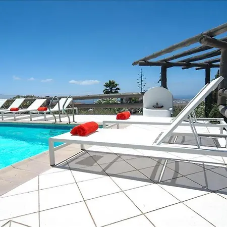 Sleeps 10 With Pool And Air Con Villa Nazaret