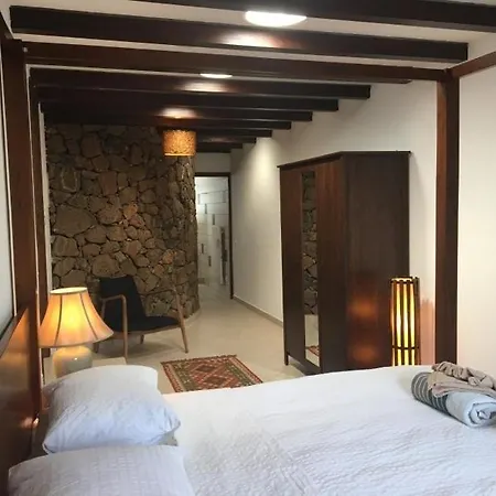 Sleeps 10 With Pool And Air Con