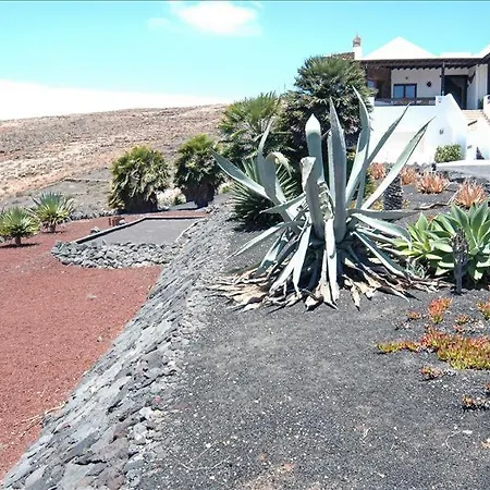 Sleeps 10 With Pool And Air Con Villa